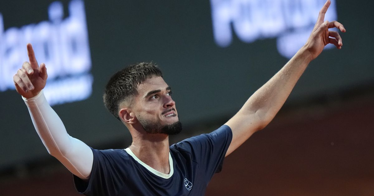 Dino Prižmić continuă explozia pe zgură cu o victorie clară la Roland Garros