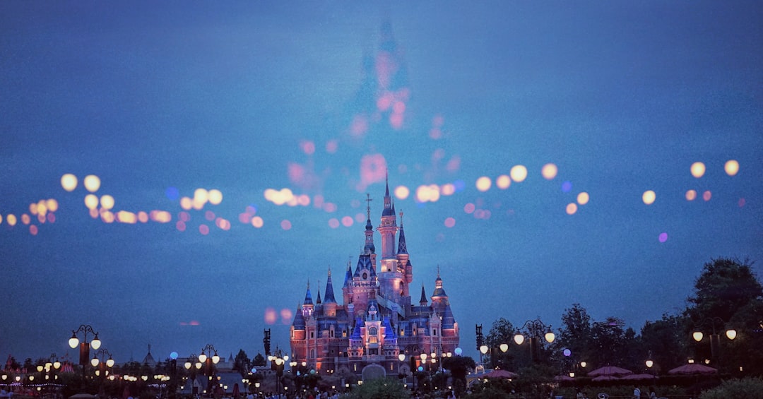 Disneyland retrage mașinile cu benzină din Autopia: O tranziție către sustenabilitate și nostalgie