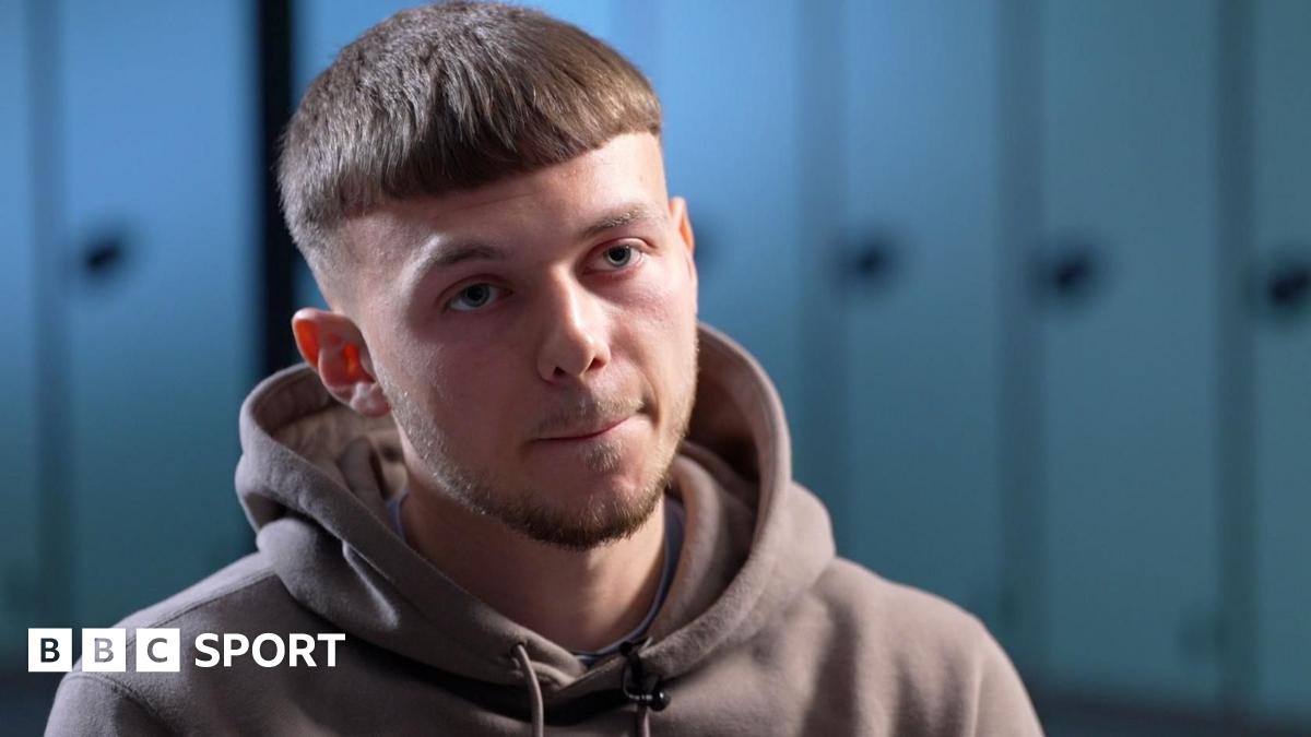 Fotbalist Împușcat Deopts deori în Atacul cu Faciune pe Tren Se Urmărește