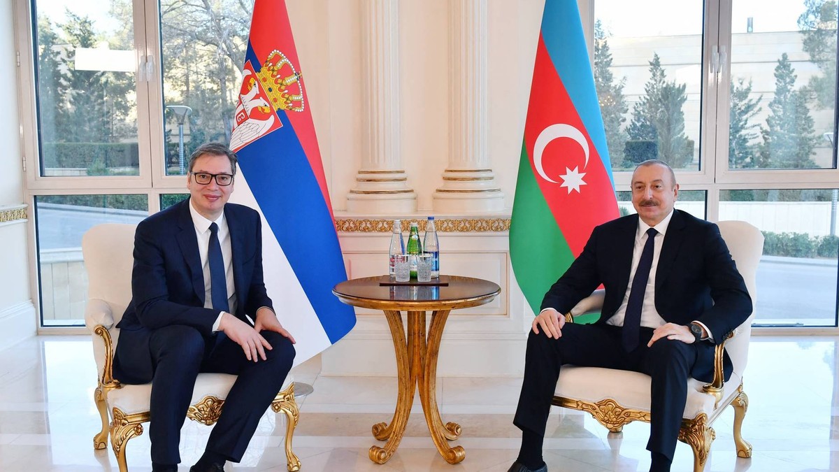 Președintele Serbiei Vučić se întâlnește cu președintele Azerbaidjanului în Baku