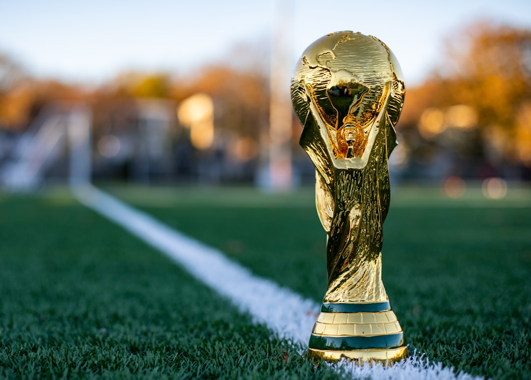 Către 2026: Cum Formatul Extins al Cupei Mondiale FIFA Reshapează Fotbalul Global și Calificările Balcanice