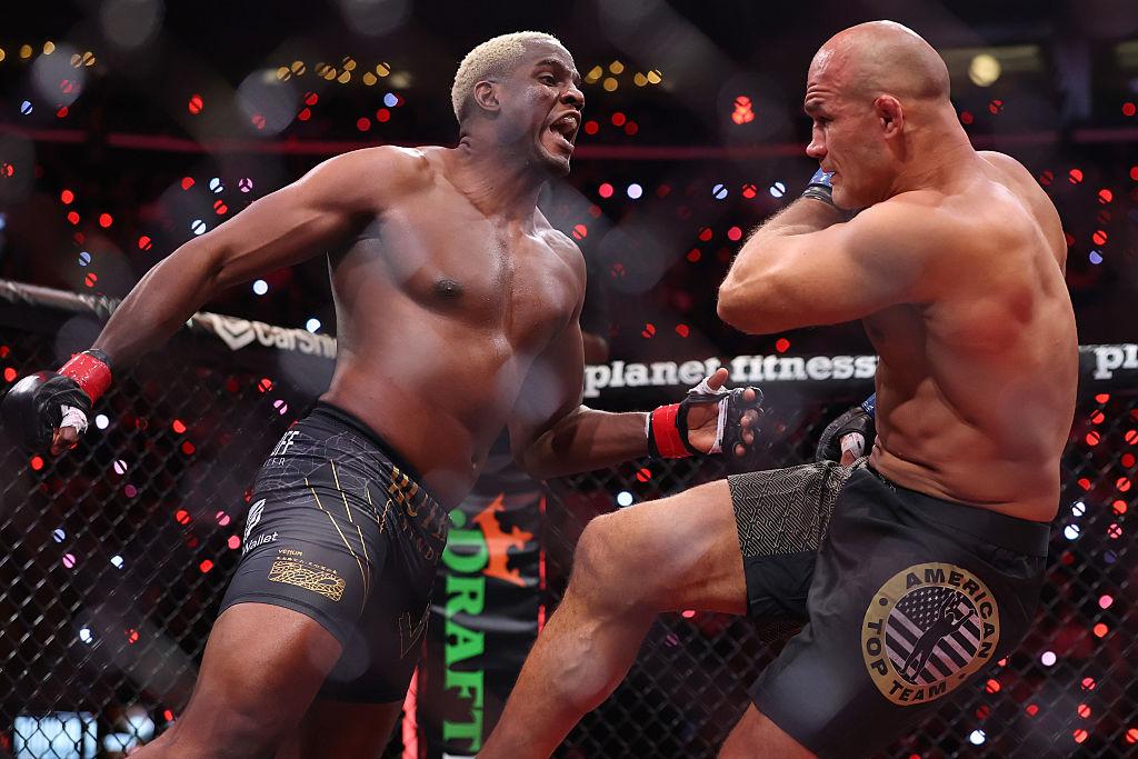 Campionul fost UFC Despaigne împușcă Dos Santos