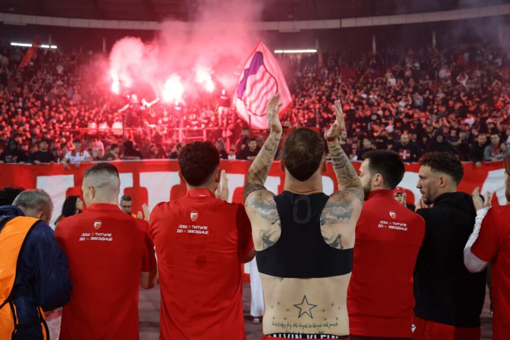 Crvena Zvezda sărbătorind a șaselea cârmel consecutiv de dublu tron pe Kalemegdan!
