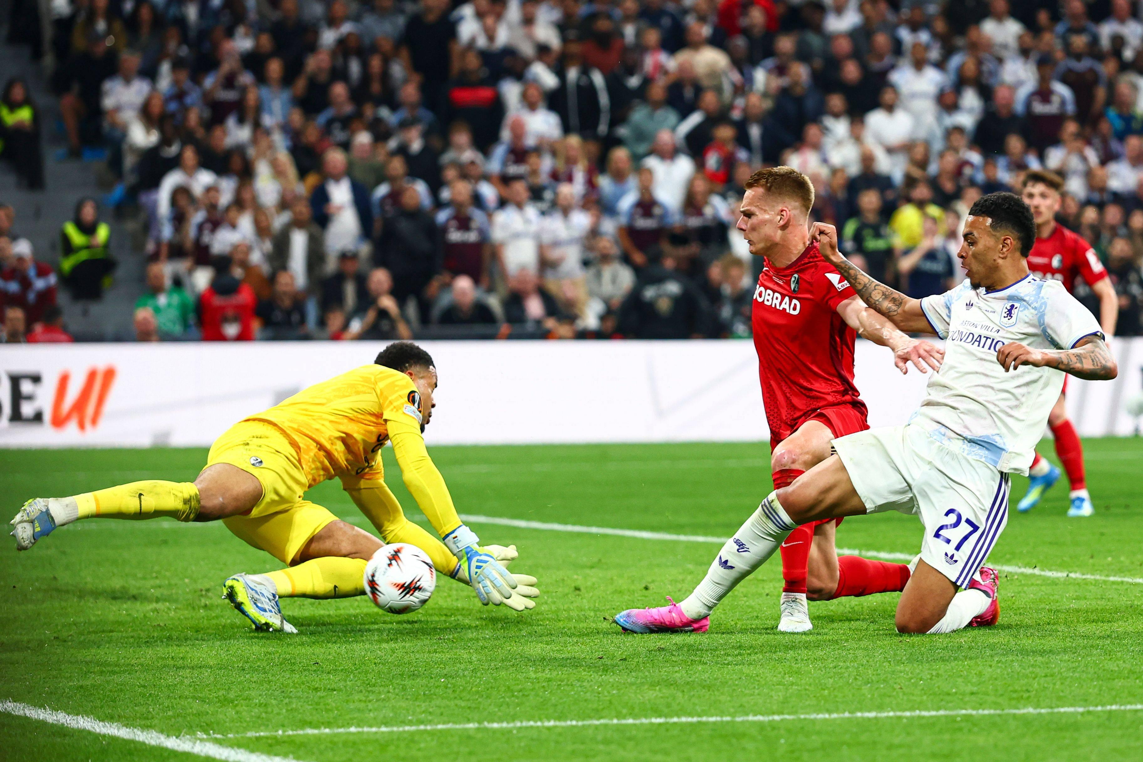 Aston Villa 3:0 Freiburg, Rodgers a decis meciul