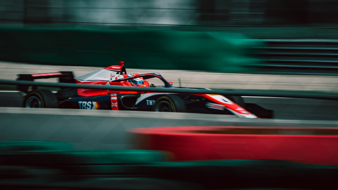 Marele Premiu Barcelona 2025: Ferrari domină în timp ce McLaren și Red Bull se bat pentru glorie