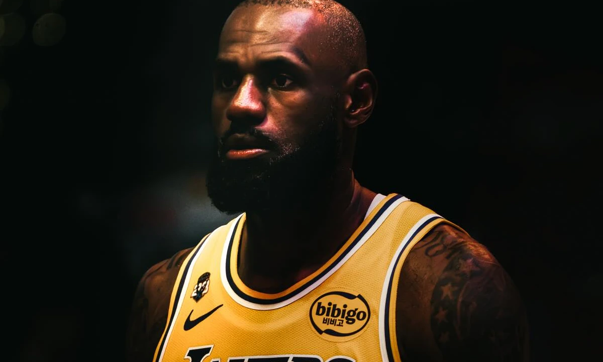 LeBron James Ajunge la 300 De Jocuri în Playoffs