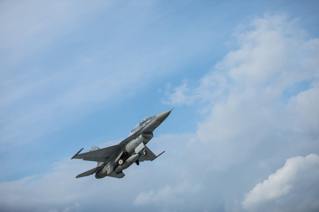 F-16 Român Scutură Un Dron Peste Estonia