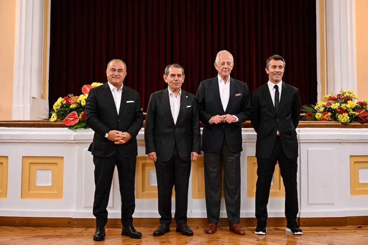 Legendele Galatasaray Se Reunesc pentru Aniversarea Cupa UEFA
