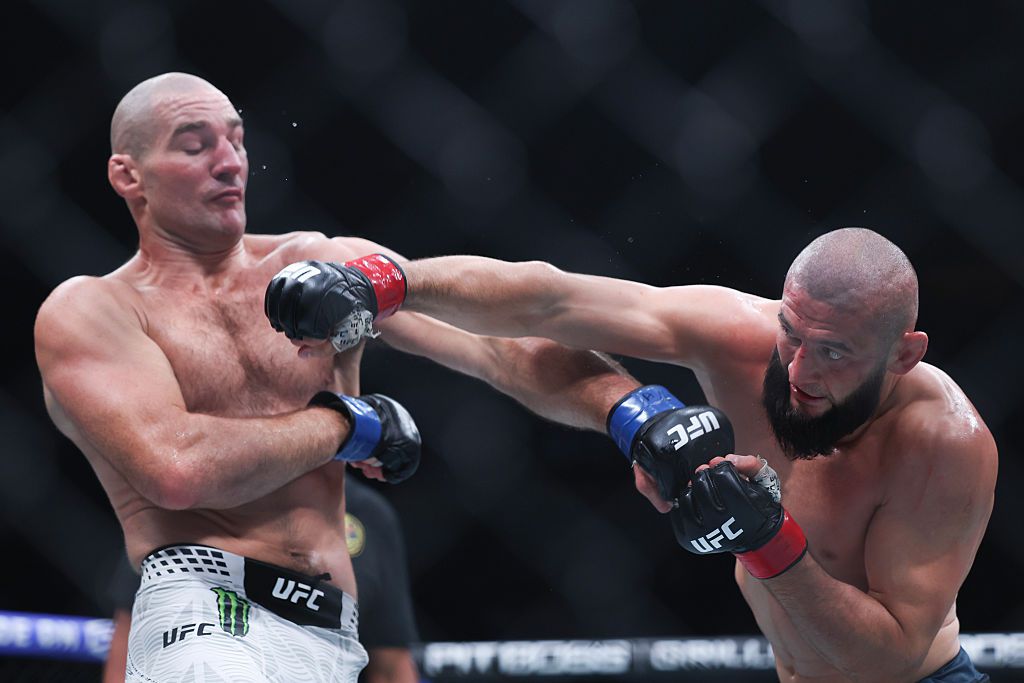 UFC 328: A trecut Chimaev testul de greutate? A fost meritată victoria lui Strickland?