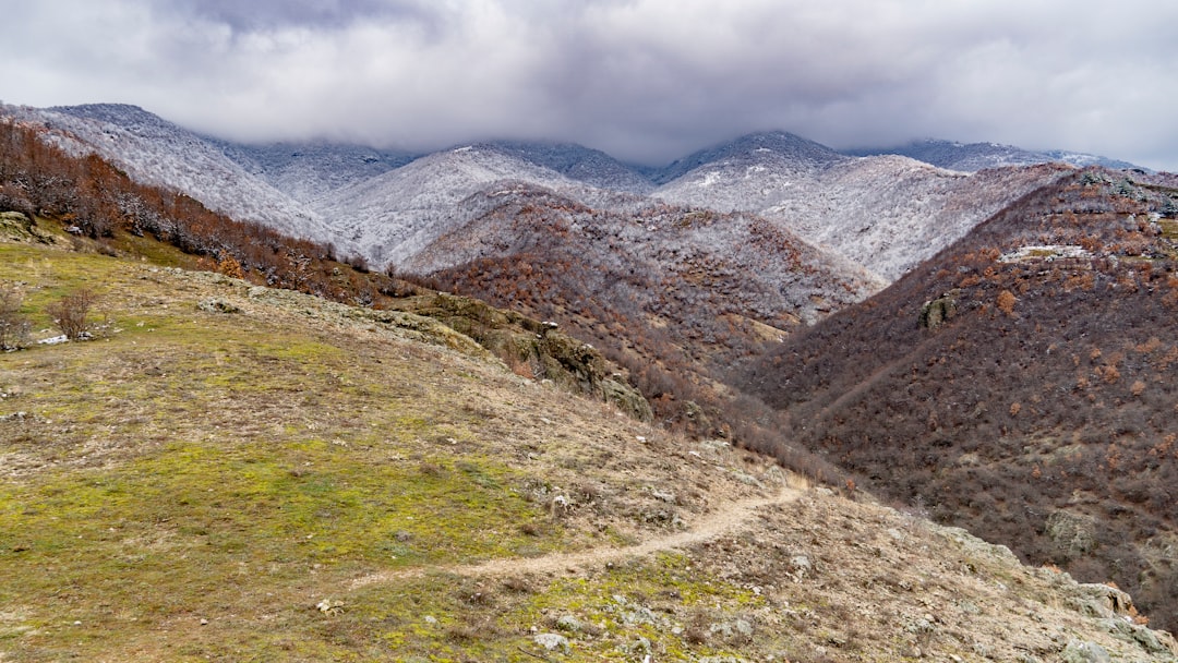 Drumeții în Munții Rila: Un Ghid Complet pentru Cel Mai Înalt Vârf al Bulgariei