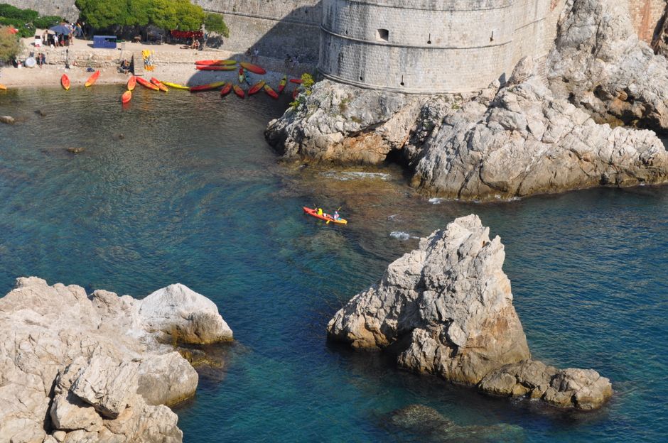 Plaja Viganj: Realitatea de beton a înotului în Dubrovnik