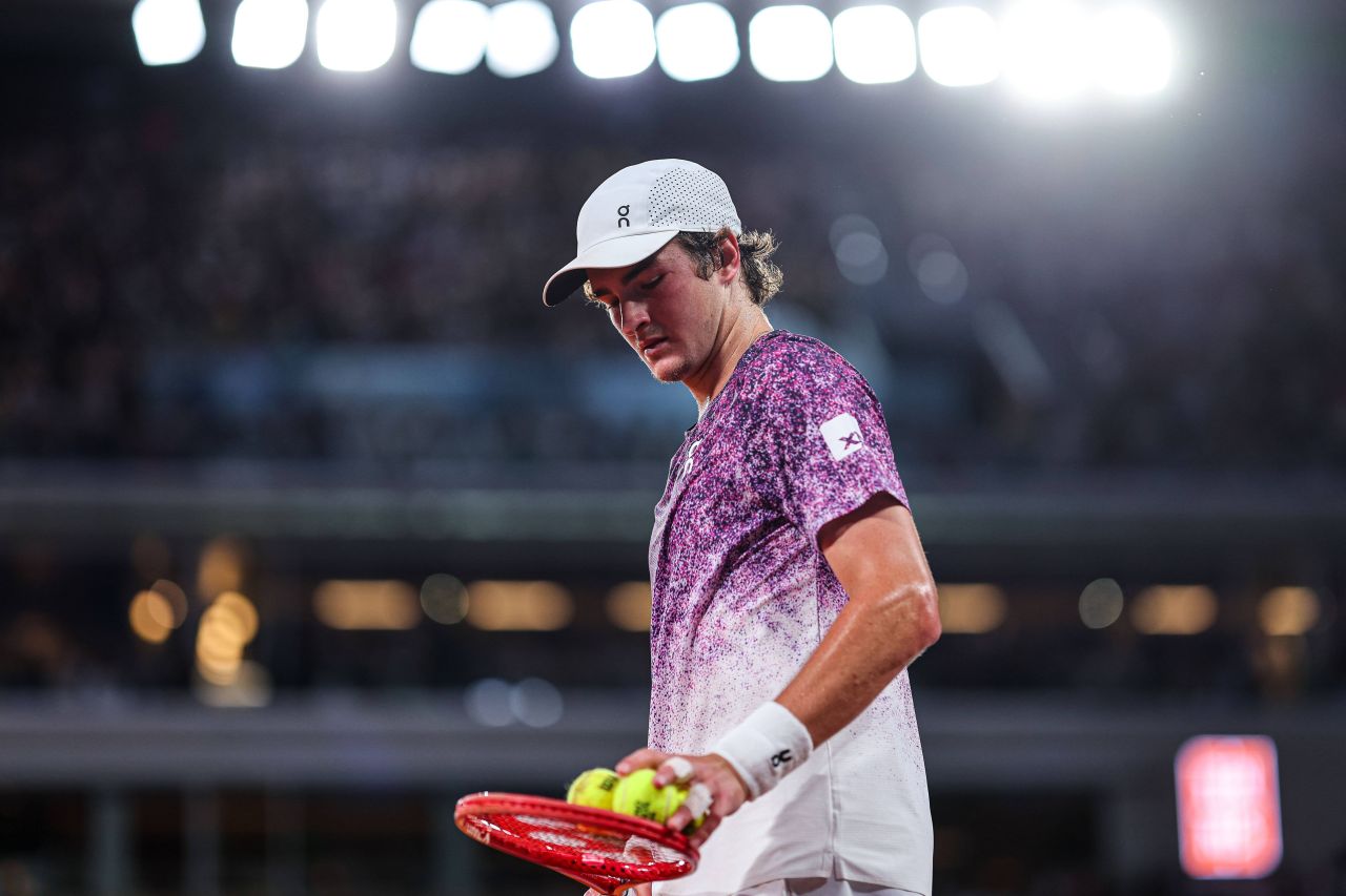Asasinul de 19 ani le-a șocat pe Paris: Fonseca elimină Djokovic și Ruud