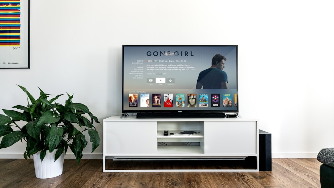 Bătălia pentru Ecranele Balcanice: Cum „TV Online" Reshapează Consumul Media în Europa de Sud-Est