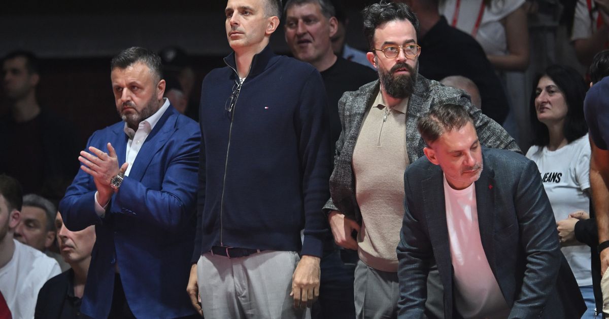 Steaua Cade: Bagzi Pleacă, în timp ce Steaua Roșie Curăță Managementul