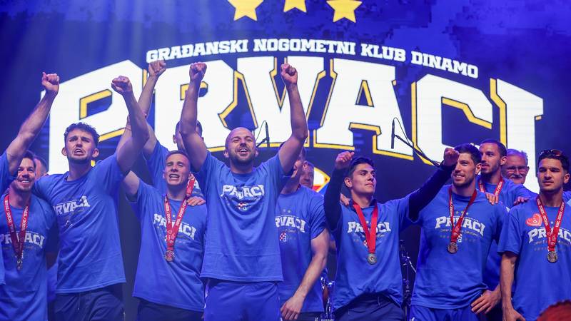 Dinamo la ofensivă! Două acorduri realizate, sosirea lui Almena se apropie