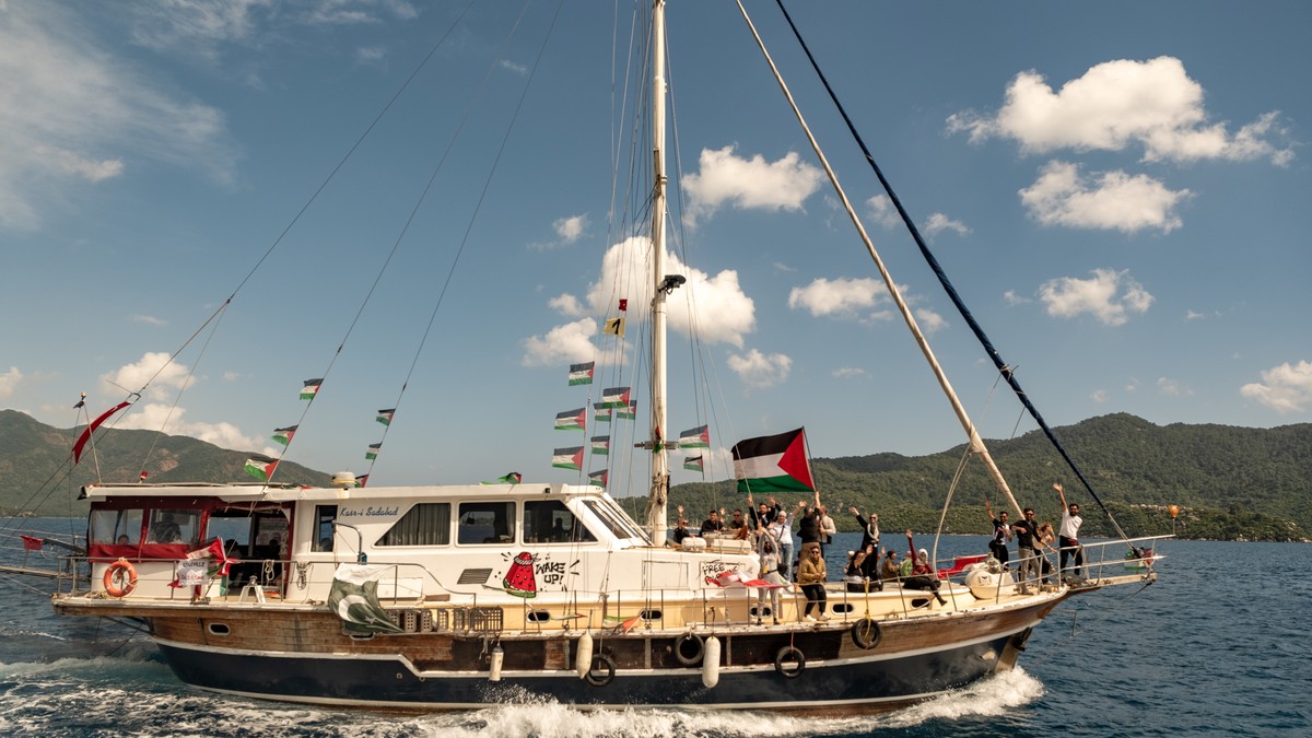 Forțele israeliene interceptă flotila de ajutor pentru Gaza: 10 nave continuă călătoria