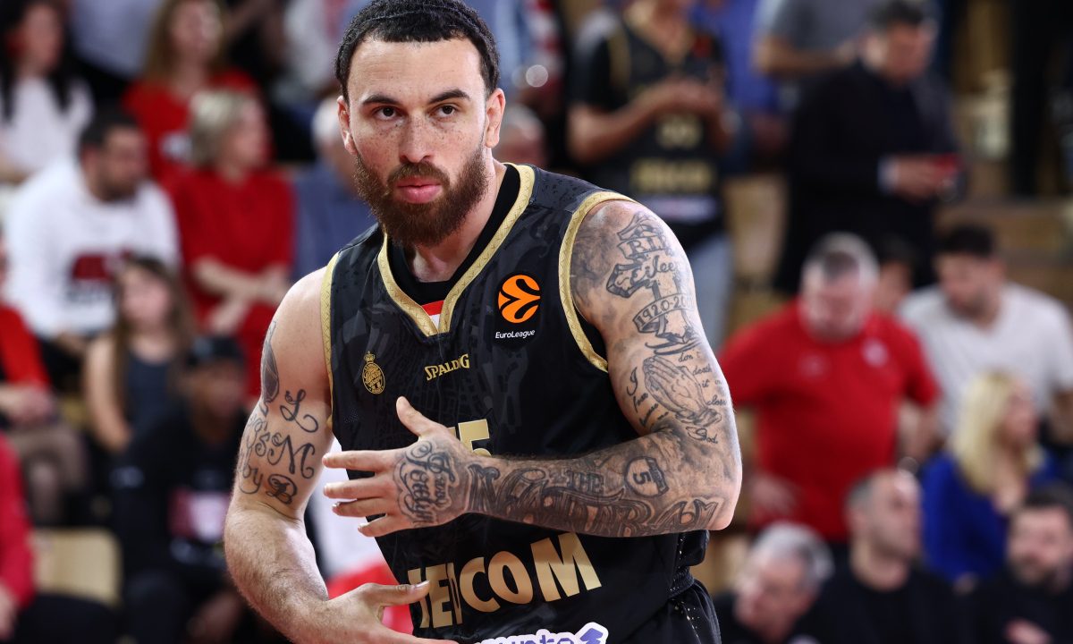 Mike James semnează cu Barcelonă!