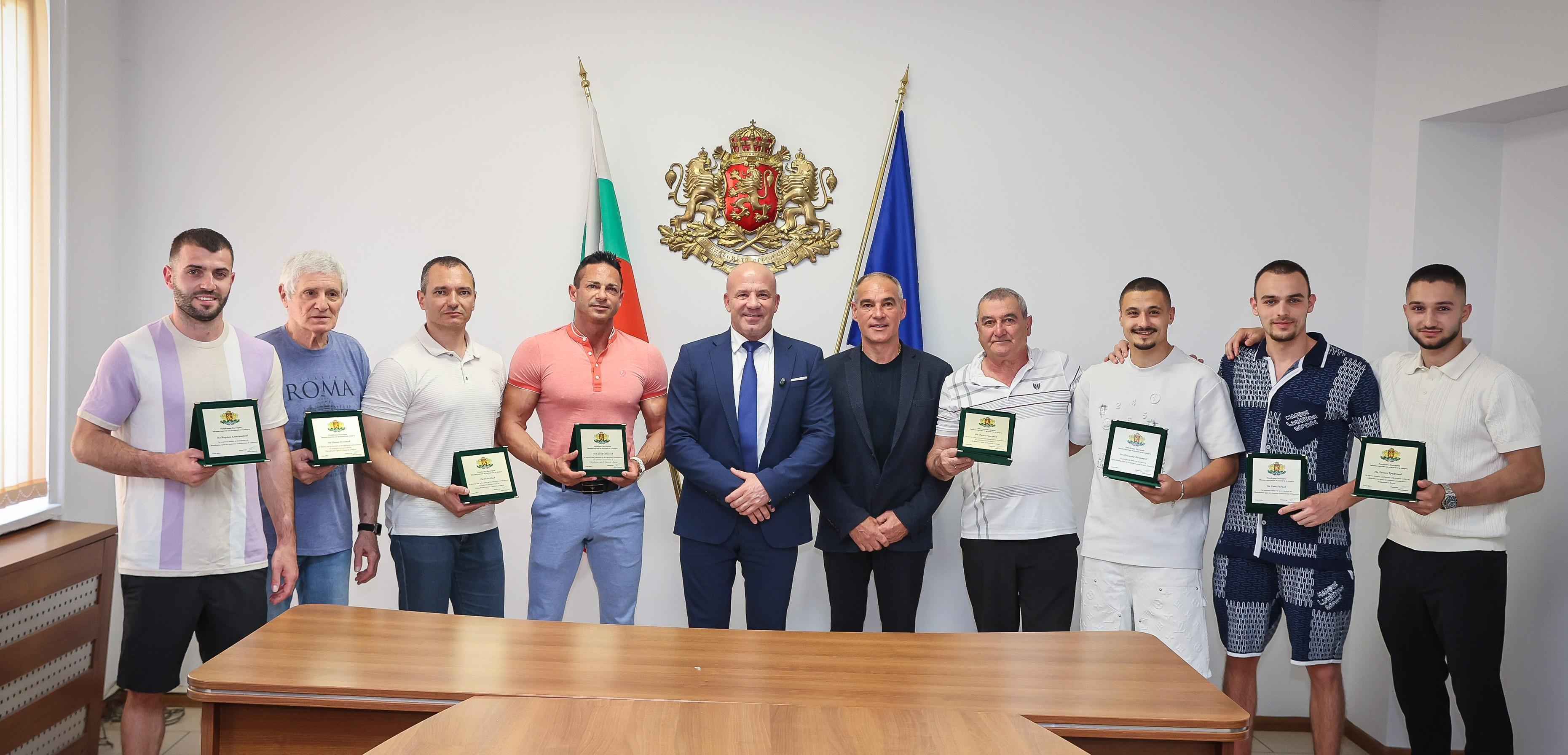 Keriazov onorează gimnaștii după aurul de la Taškent și Varna