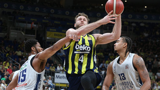Fenerbahçe învinge Anadolu Efes 73-72 și preia avantajul 2-0
