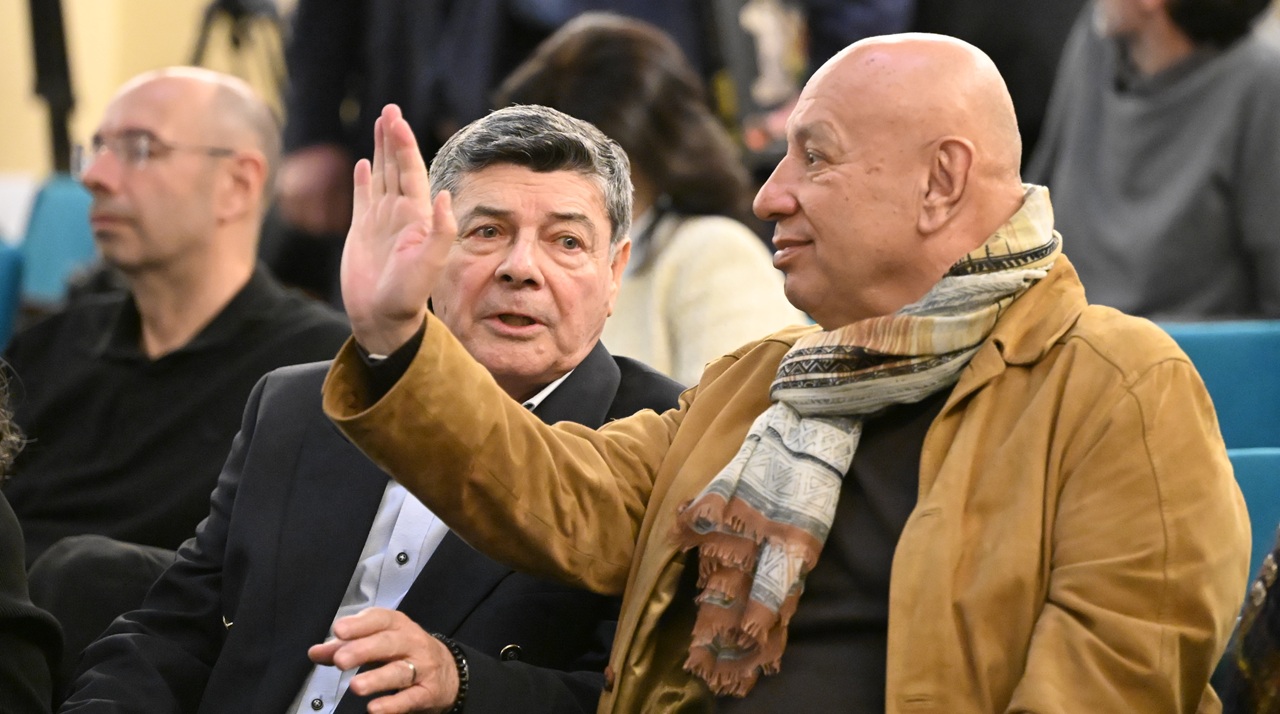 Suporterii CU atacă fostul jucător Craiova Maxima, Aurel Ticleanu