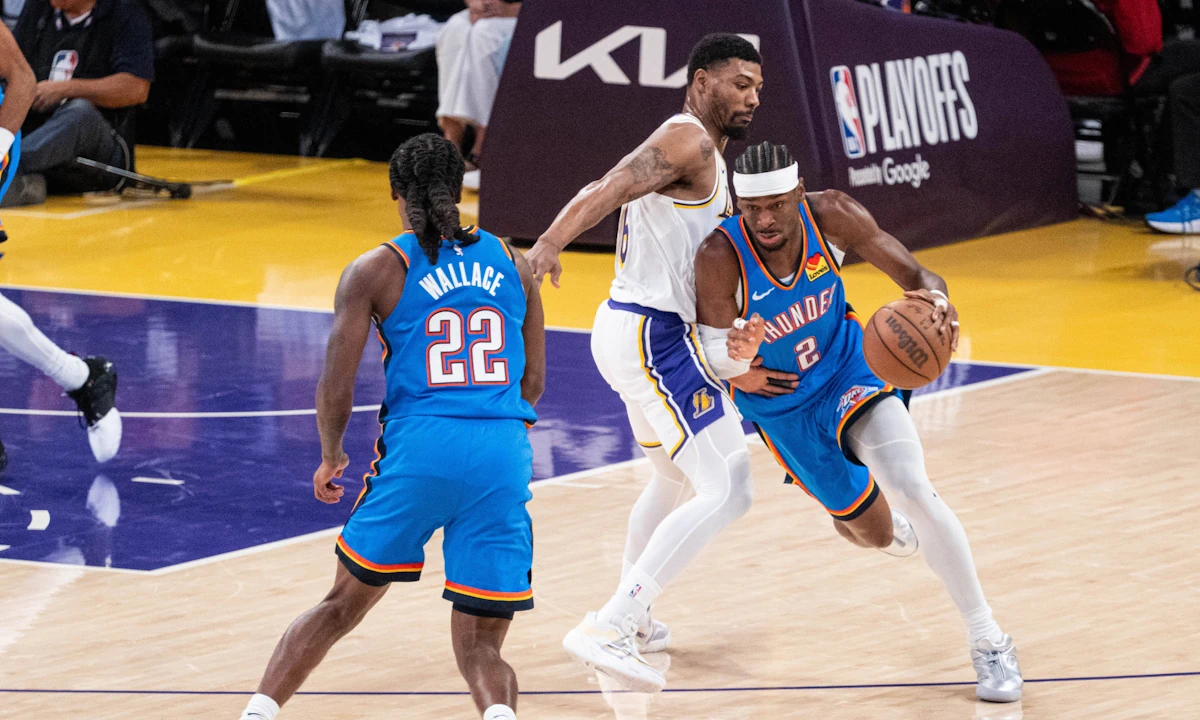 Finalurile Conferințelor NBA cu Măști Externe în Est și Vest