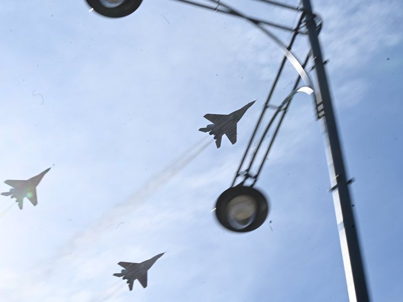 Şase Avioane Taie Cerul deasupra Sofiei: F-16-uri și MiG-29-uri Înflorească Turiste la Ziua Armatei
