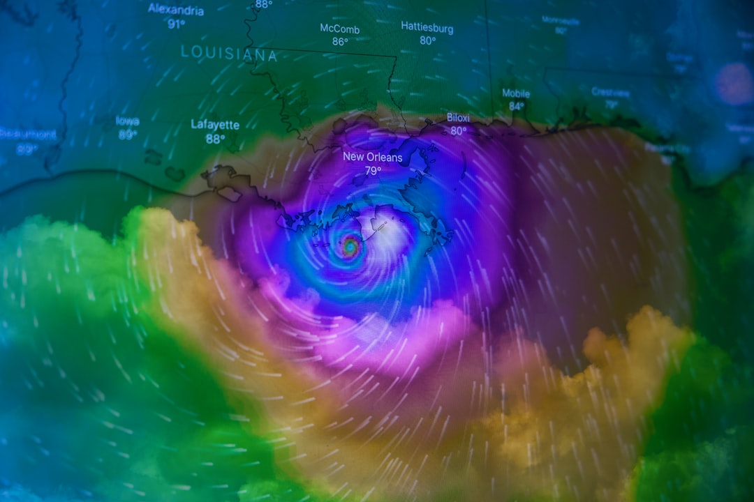 Alertă Meteo Severă: Cod Portocaliu pentru Ploii Torențiale și Furtuni în 17 Județe Românești