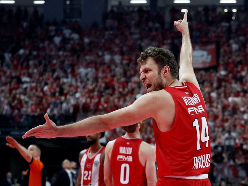 Vezенков câștigă EuroLeague, validează filosofia strictă a tatălui