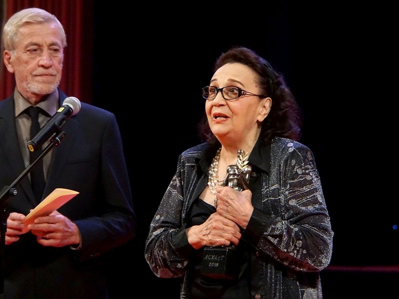 Maria Stefanova a dormit literal la teatru, iar acum este Regina Mama cu noul "Askeer"