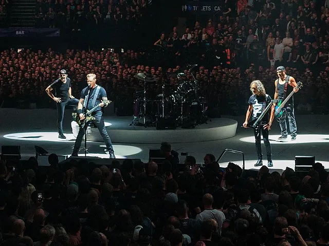 Concertul Metallica Generează Vibrații Sismice în Atene