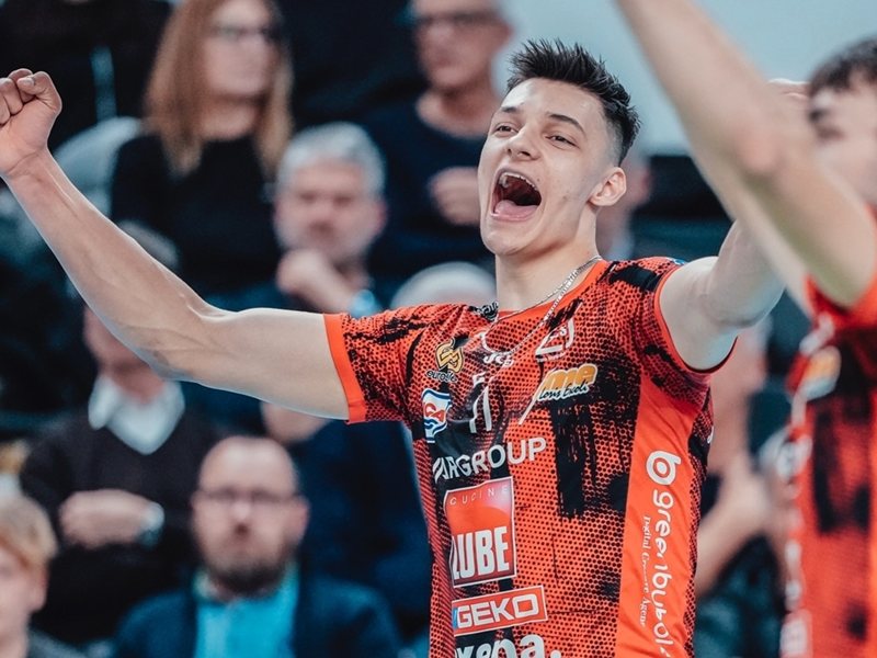 Iranienii caut stelula bulgară Alex Nikolov pentru finalele Liga Asiei de Campioni