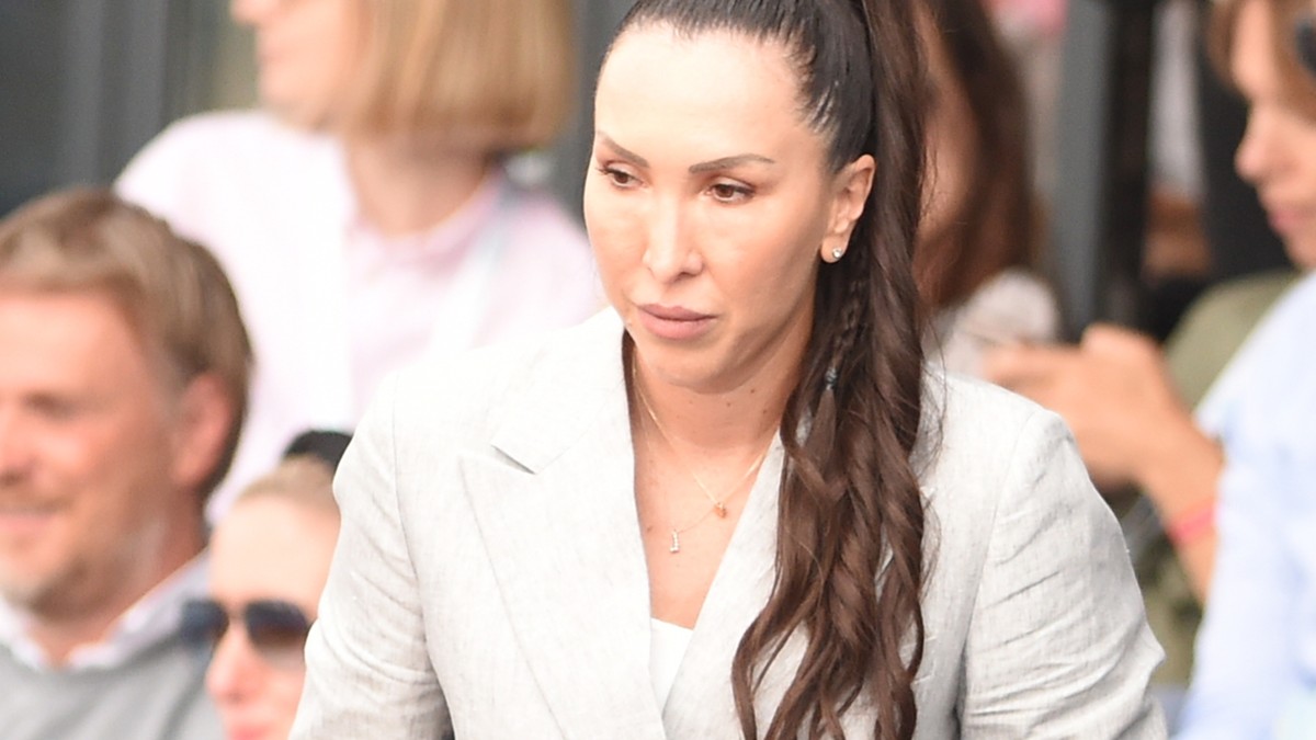 DUPĂ-NAȘTERE ÎNSAȘITĂ, ÎNSEARCĂ SĂ-SE TRANSFORME: Elena Janković Are Cel Mai Bine Aspectul