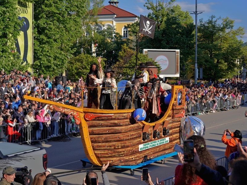 Carnavalul din Gabrovo "Sfârșitul este apropiat. Să îl eliberăm!" începe pe 16 mai