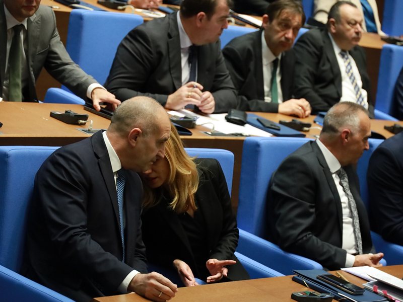 Linia Roșie Subtilă Traversează Viața lui Mihaila Dokova, Înainte de Rumen Radev să O Ridice la Echipe