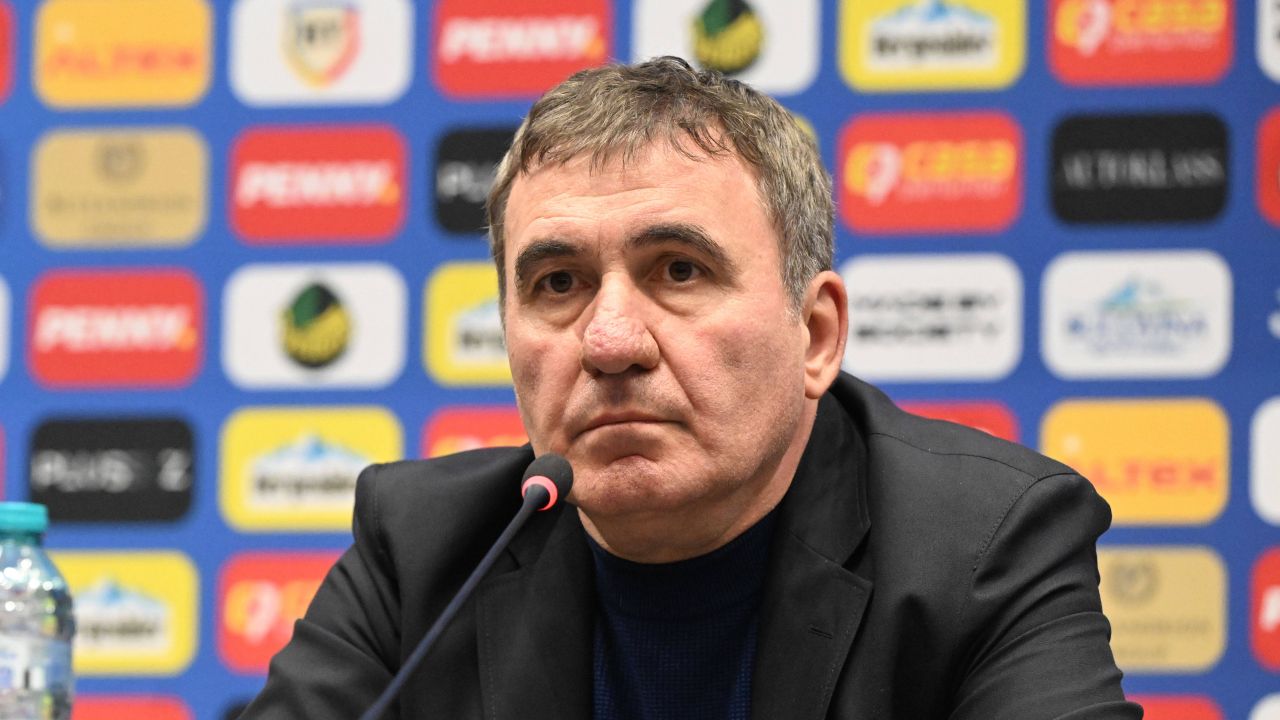 Coșmarul lui Hagi: Apărători Cheie Pleacă din Tabăra României