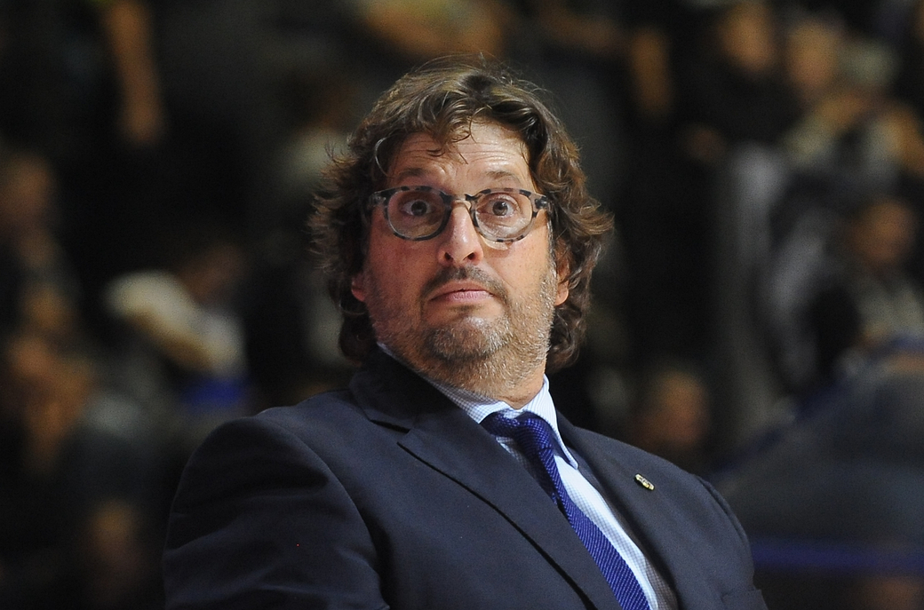 Andrea Trinkijeri, fost antrenor al Partizan, acum salvă ocazii pentru copii de baschet din Italia