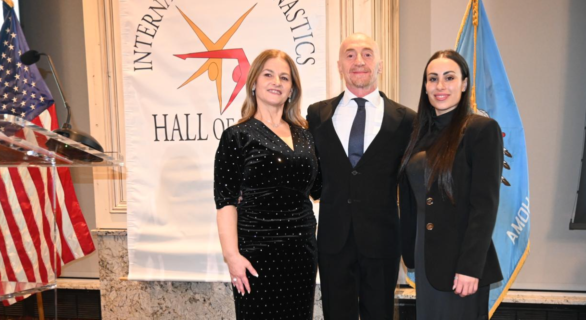 Nadia Comăneci Introdu Trei Gimnaști în Hall of Fame la Oklahoma