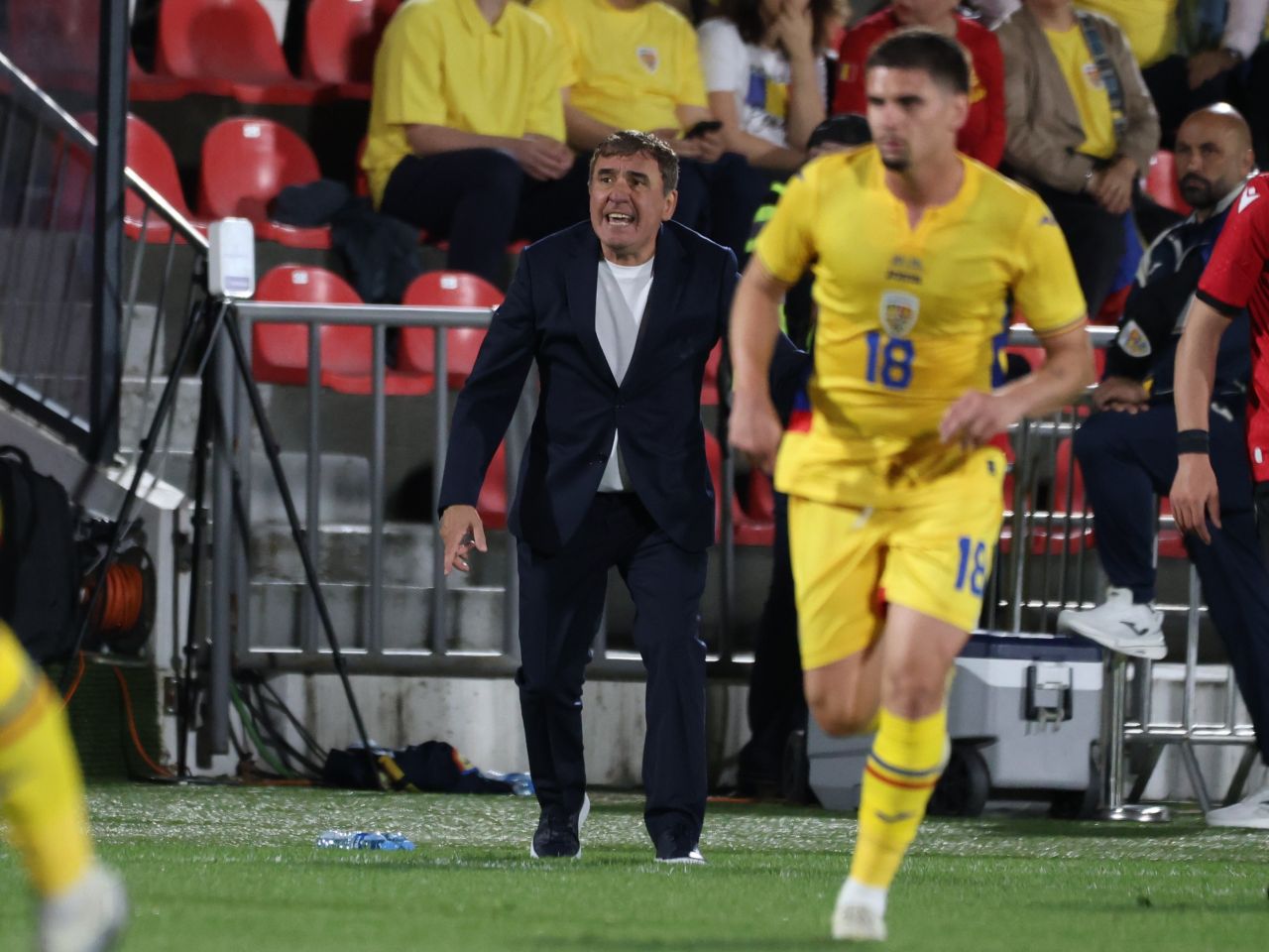 Hagi Revine! Patru Debutanți Strălucesc în Remiza de la Tbilisi