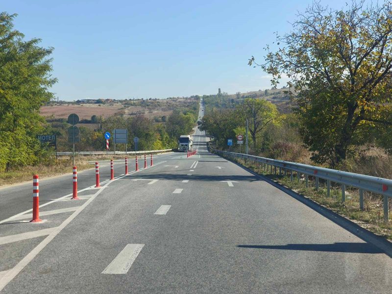 Coliziunea dintre două mașini blochează traficul în apropiere de Asenovgrad