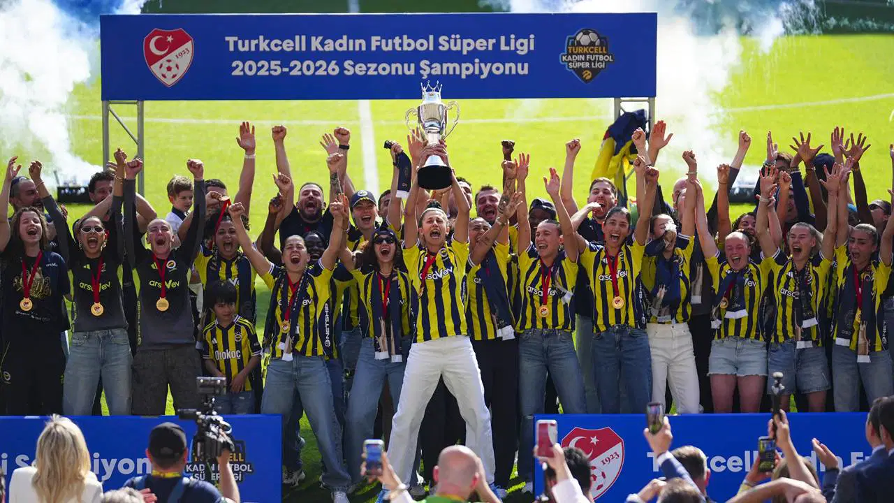 Fenerbahçe ArsaVev Câștigă Primul Trofeu din Liga Super Feminină
