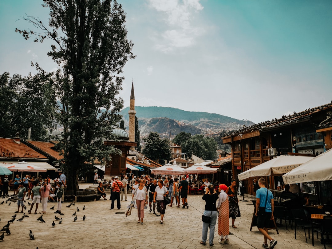 Sarajevo: O Oraș Către Când Culturile și Secolele Se Întâlnesc