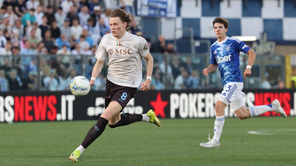 Napoli Împiedică Como din Calea către Liga Perzonalității