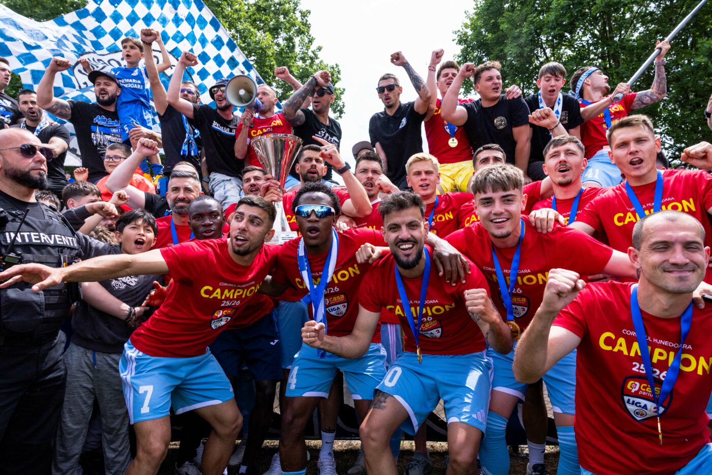 Corvinul Hunedoara se întoarce în Superliga după 34 de ani!