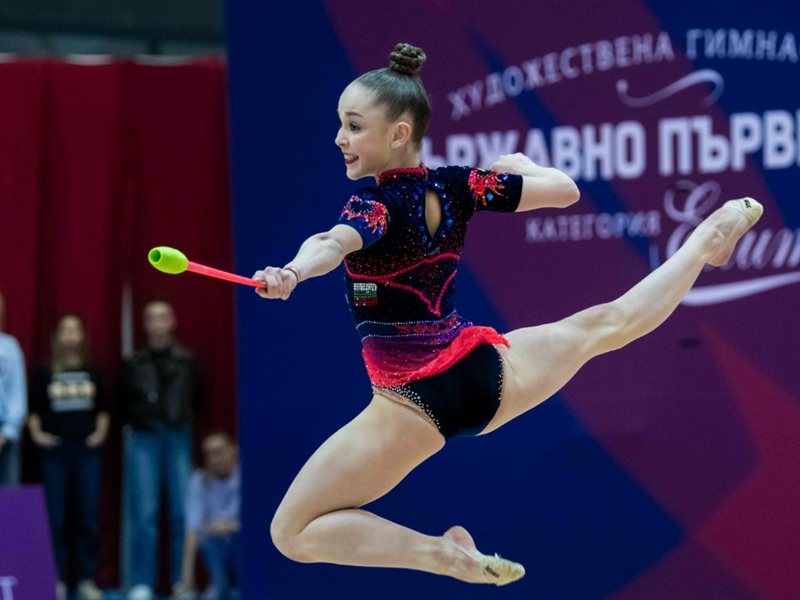 Stilianca Nikolova câștigătorul național de gimnastică artistică