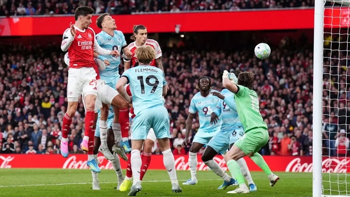 Arsenal se apropie de titlu cu victoria crucială