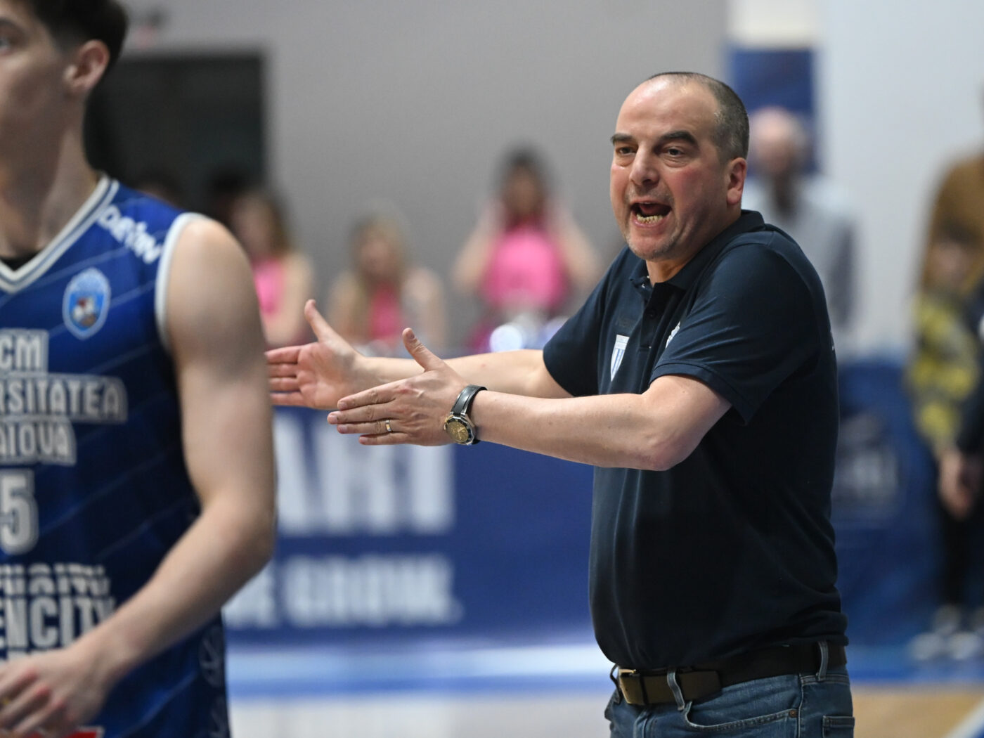 Istoric bronz pentru Craiova, dar antrenorul Costescu revine la Pitești