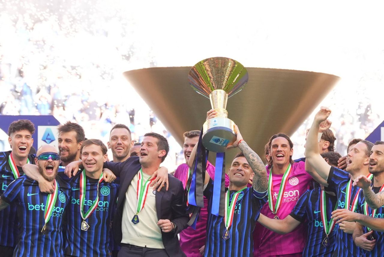 Inter Milan sărbătorește 21-lea titlu în Serie A cu un festin!