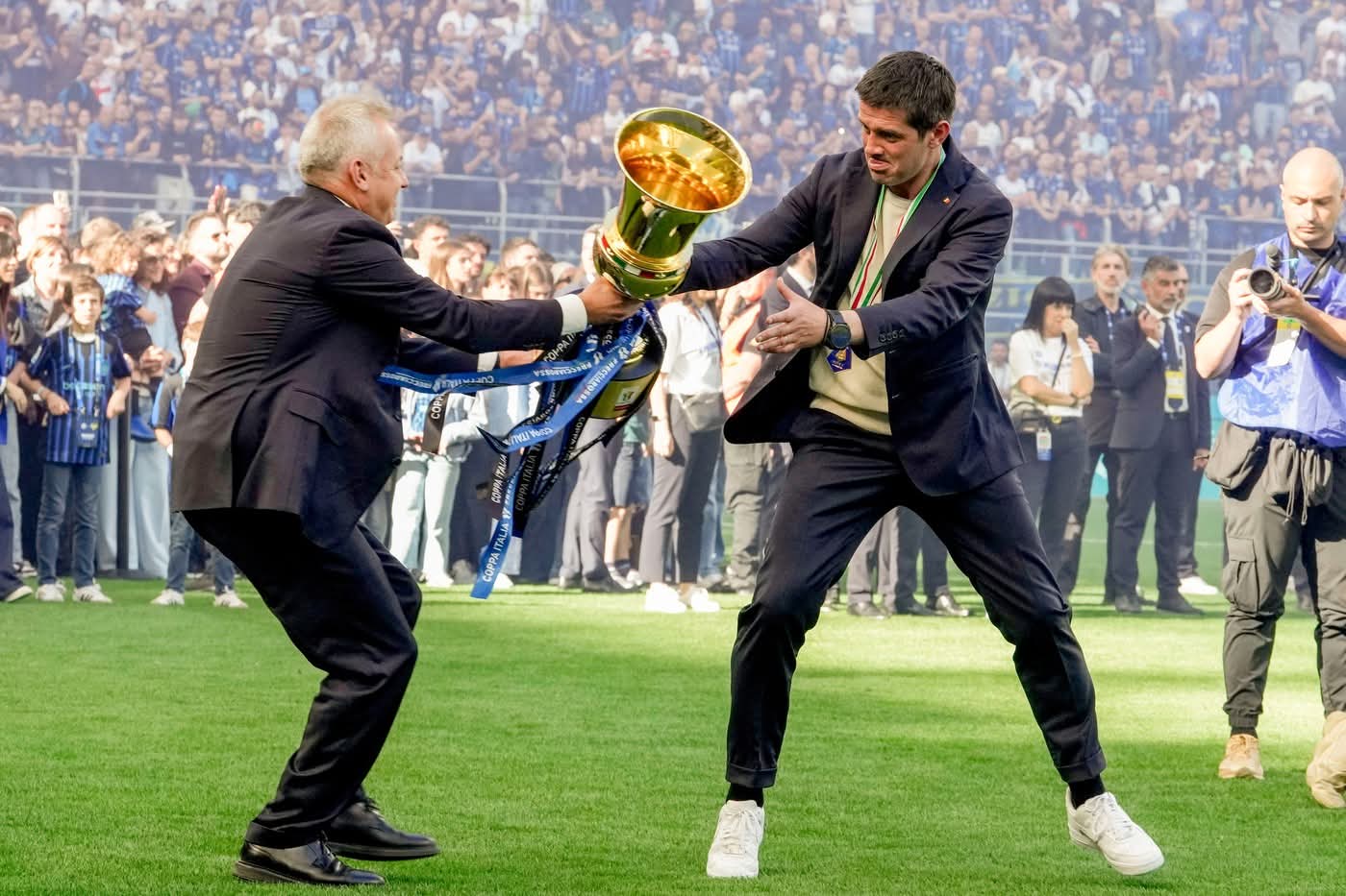 Chivu Celebrează Primul Titlu Serie A cu Inter
