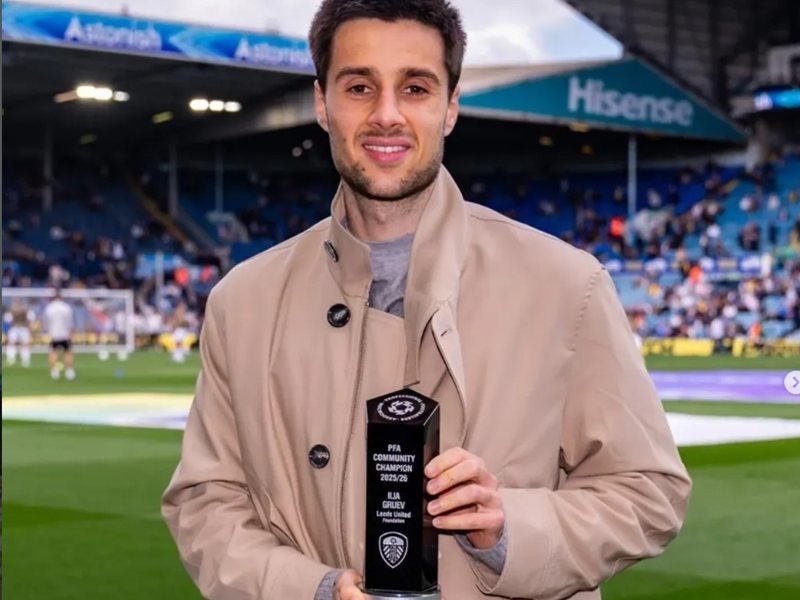 Fotbalișul bulgar Iliya Gruyev primește premiul "Campionul Comunității" în Anglia