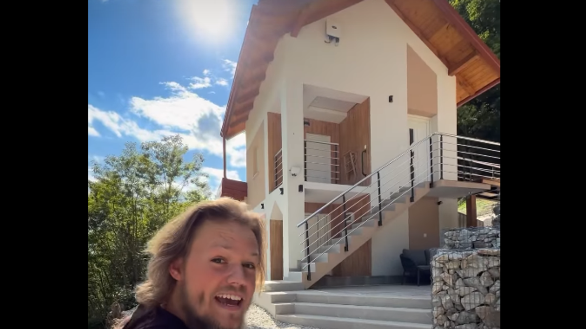 American Renovă O Casă în Croația pentru 5.000 Euro, Acum Are Trei Imobile în Aceeași Stradă